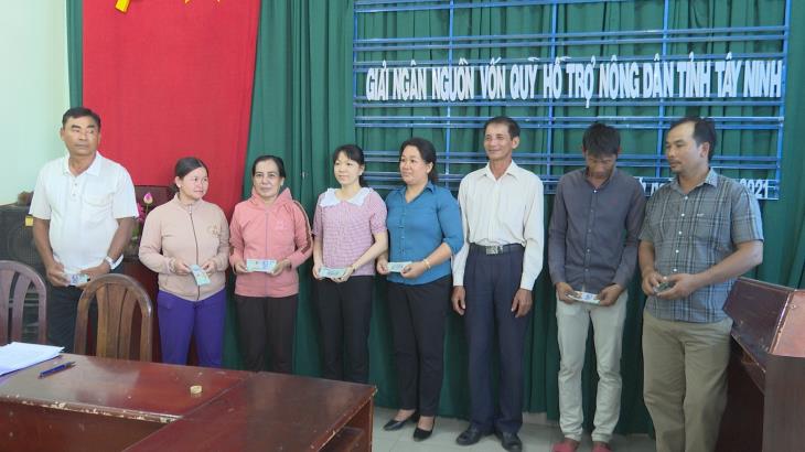 Tây Ninh giải ngân 500 triệu đồng cho hội viên nông dân ở Bến Cầu